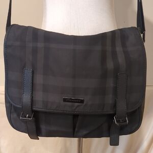 Burberry Black Beat Check Men's Messenger Bag